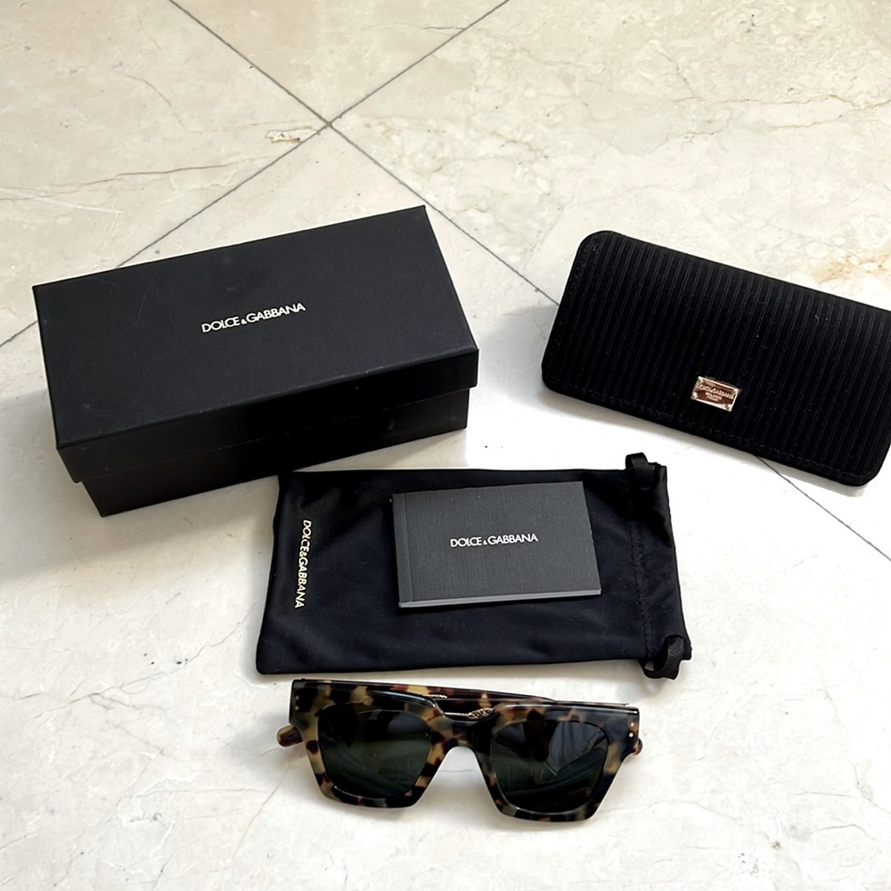 Dolce & Gabbana- Unisex Tortoiseshell sunglasses with dust bag, case & box 😎